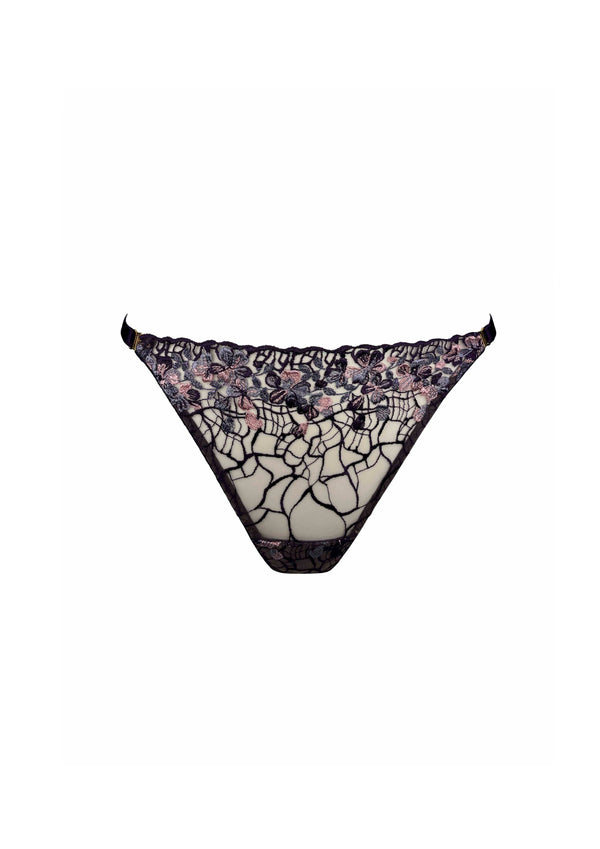 Amela Thong